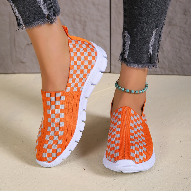 Women Casual Shoes Weaving Fashion Breathable Walking Flat Shoes Slip on 2023 Women Sneakers Plus Size Ladies Loafers Couple