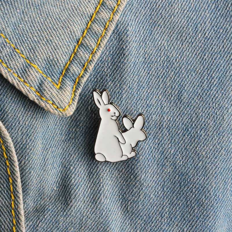 Tier Pin Denim Jacke Pins Abzeichen Parodie Geschenk lustige Mode Schmuck 1 stücke Cartoon niedlich 2 weiße Kaninchen böse Pin Brosche