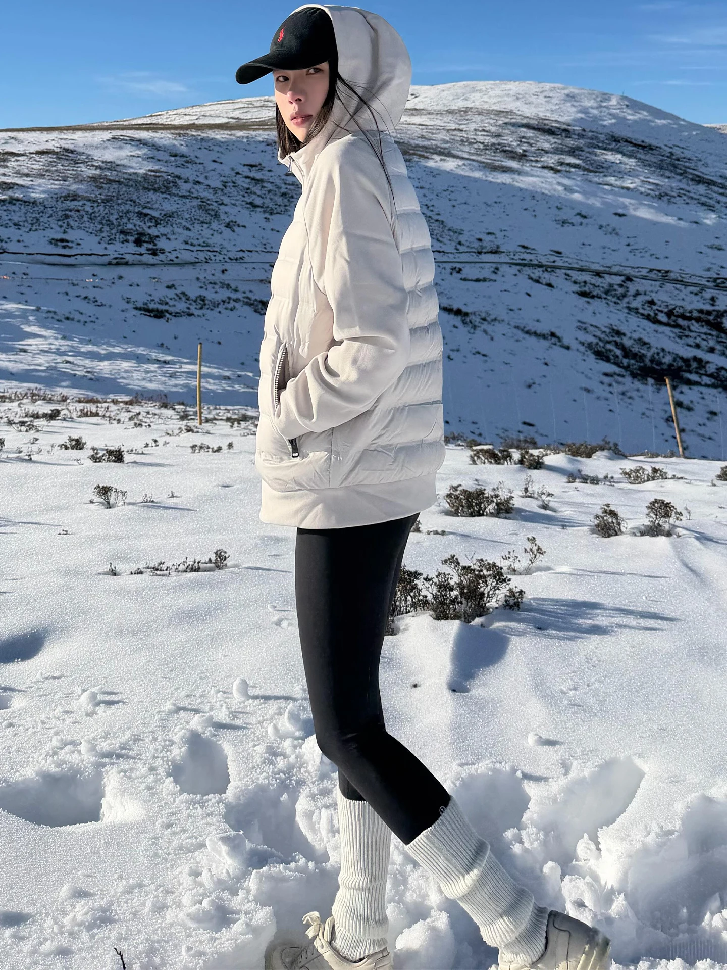 ハイウエストのスリムフィットヨガパンツ レディース 秋冬新作 スエード風パンツ 美尻効果 ブラレギンス