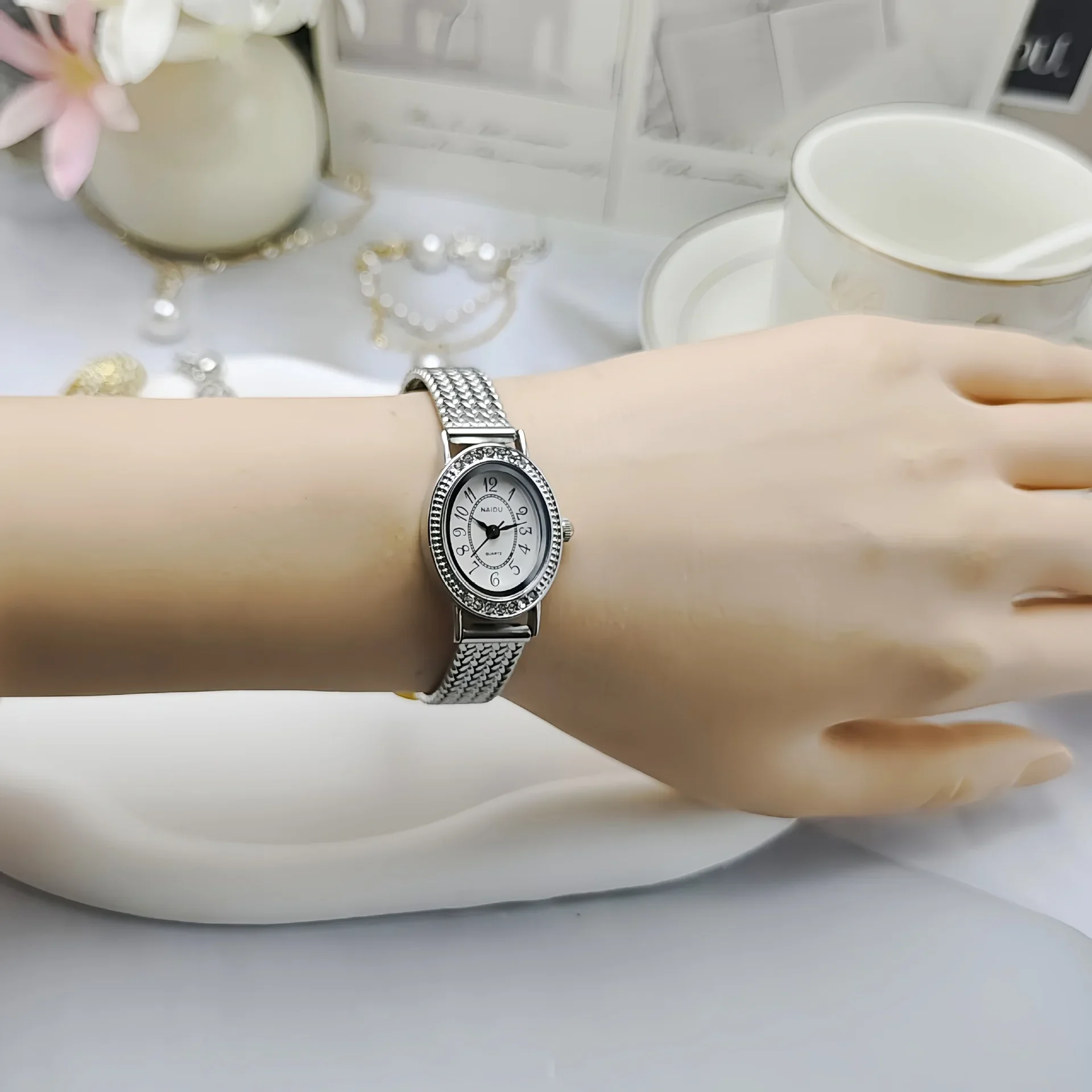 Luxury Brand Women's Vintage Elegant Small Oval Dial Crystal Quartz Watches Wheat Strap Wristwatches Ladies Relogio Feminino