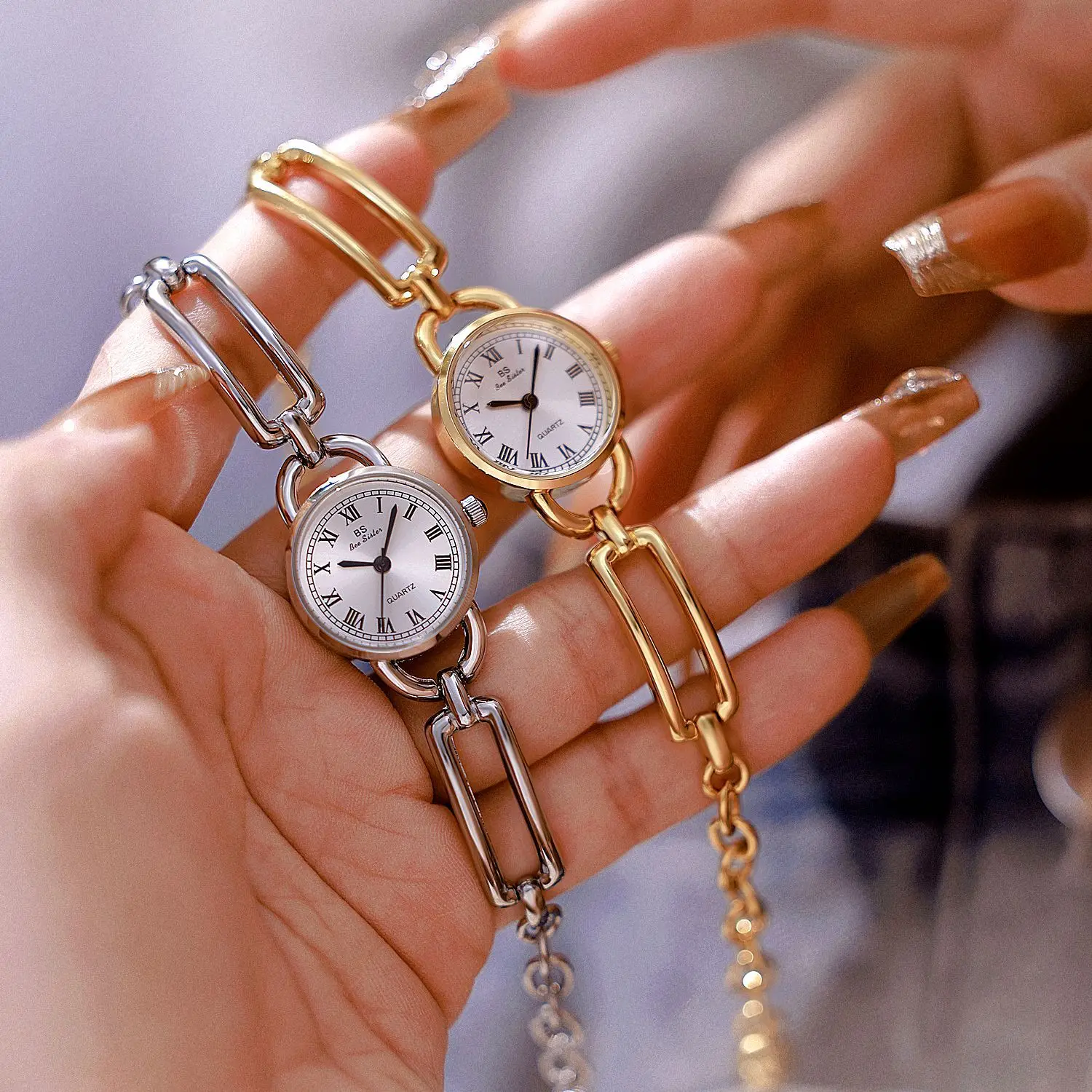 Reloj retro calado para mujer con números romanos, esfera pequeña, pulsera retro refrescante y veraniego, reloj de pulsera genuino para mujer, regalo