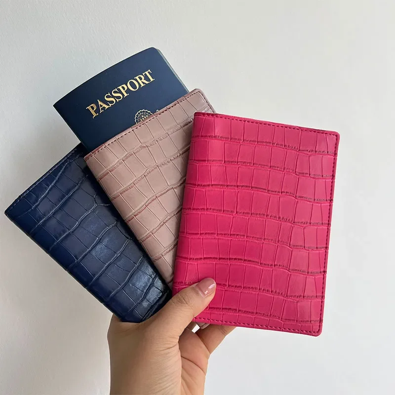 Custom Letters Embossed Crocodile PU Leather Travel Passport Cover Croco Pattern Passport Holder Fashion Men Women Passport Case