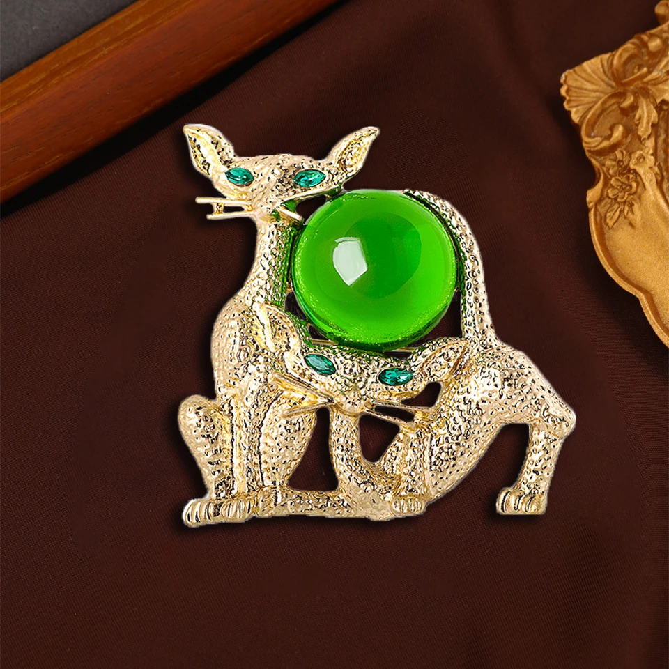 Medieval Unique Vintage Design Jelly Glazed Cat Poodle Brooch Large Resin Stone Rhinestone Baroque Palace Accessories Jewelry