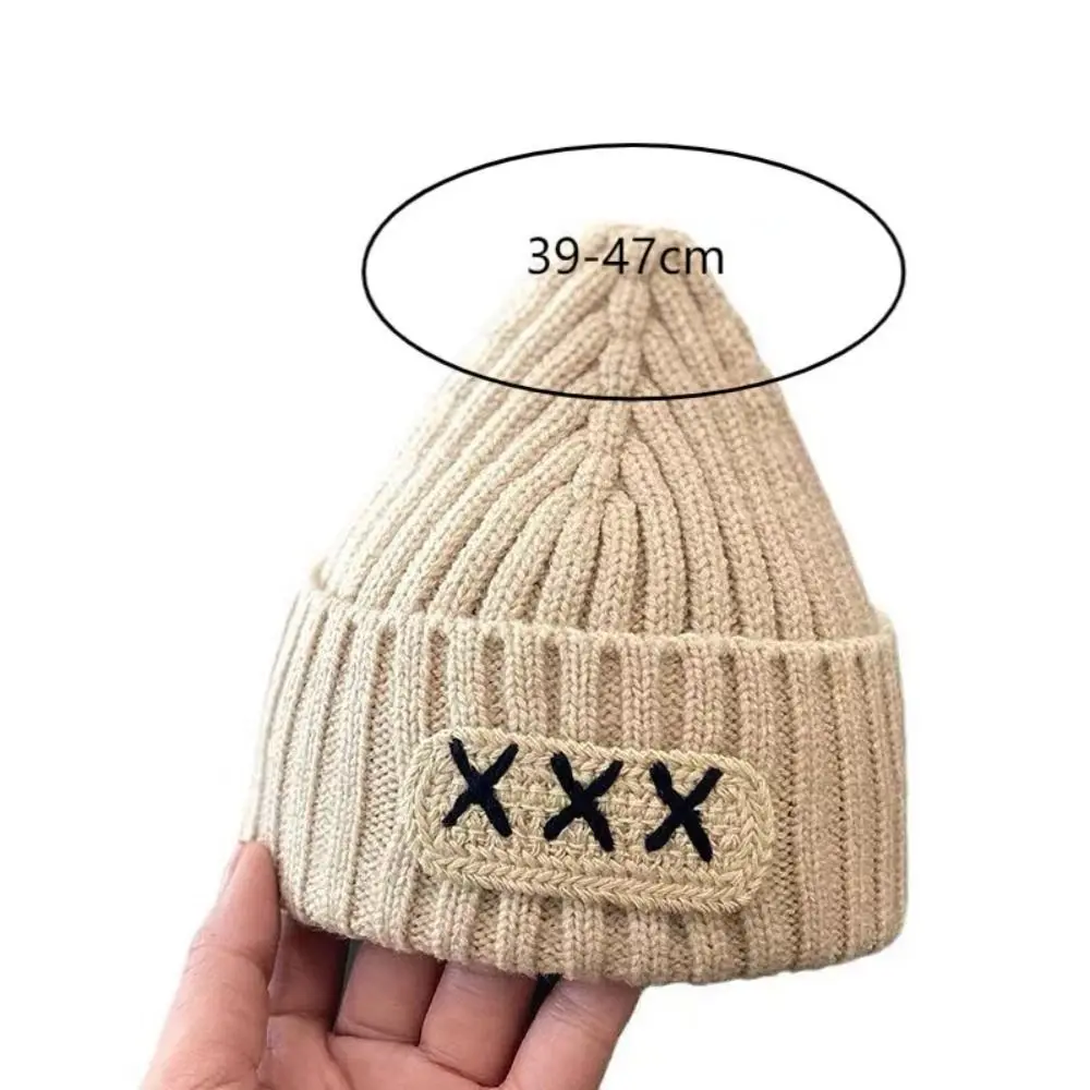 Cappello Casual lavorato a maglia in doppia lana con ricamo a lettera berretto caldo berretto per bambini in tinta unita inverno