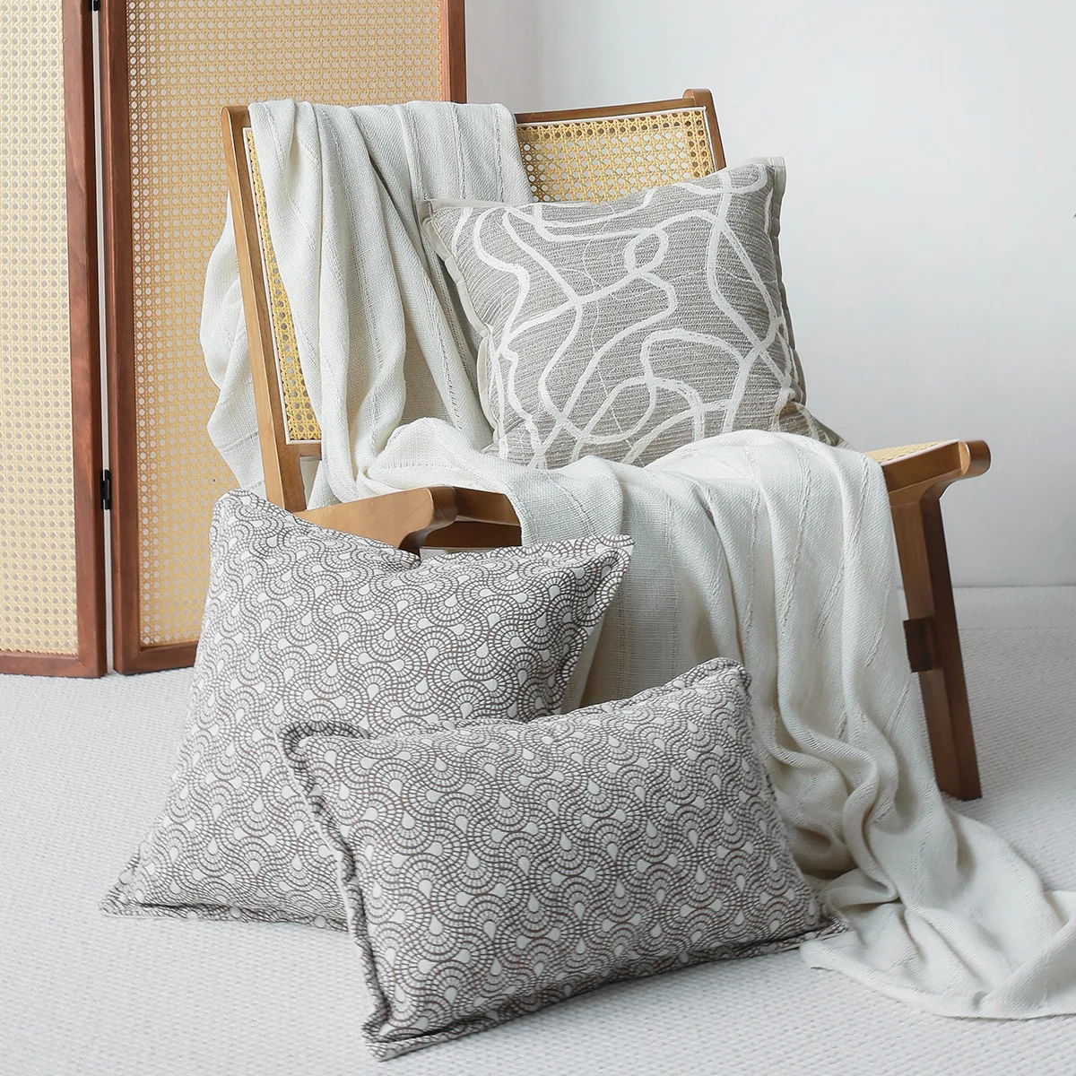 

Home Modern Irregular Line Jacquard Cushion Cover Luxurious Chenille Cushion Case Premium Mocha Pillow Cover for Sofa Decor