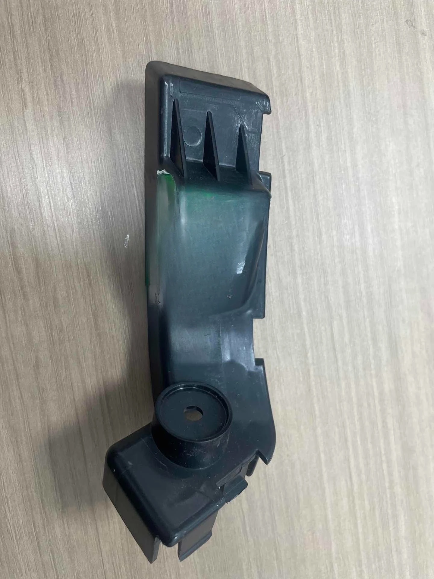 

C00145646 C00124830 Стойка заднего бампера Баклеты заднего бампера Крепежный кронштейн Пластик для MAXUS EV30