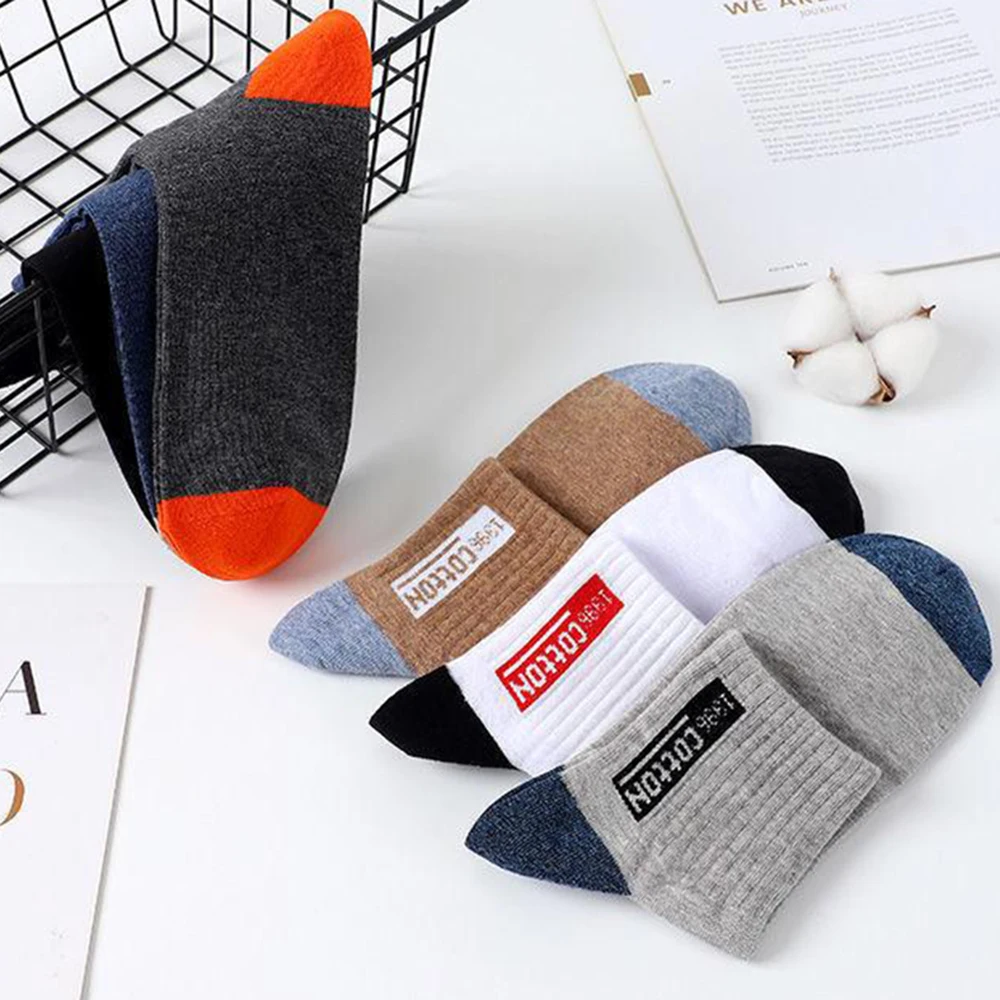 1/6 Pairs الرجال اللون منعت القطن منتصف جوارب أنبوبية رسالة عصرية مريحة امتصاص العرق تنفس جوارب رياضية غير رسمية