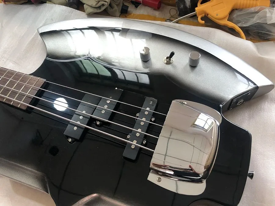 

2026 новая бас-гитара, фигурный топор, 4-струнная, накладка из палисандра, хромированная фурнитура, высококачественный заказ