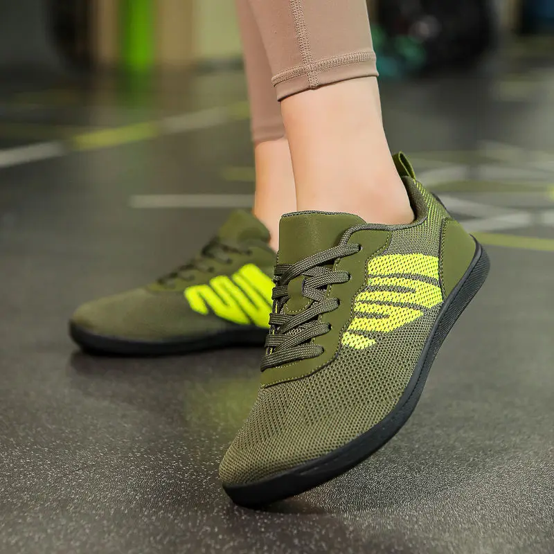 

Дышащая спортивная обувь с низким берцем для мужчин. Оригинальные предложения. Спортивные легкие прогулочные мужские повседневные кроссовки унисекс. Тренд 2024. Распродажа.