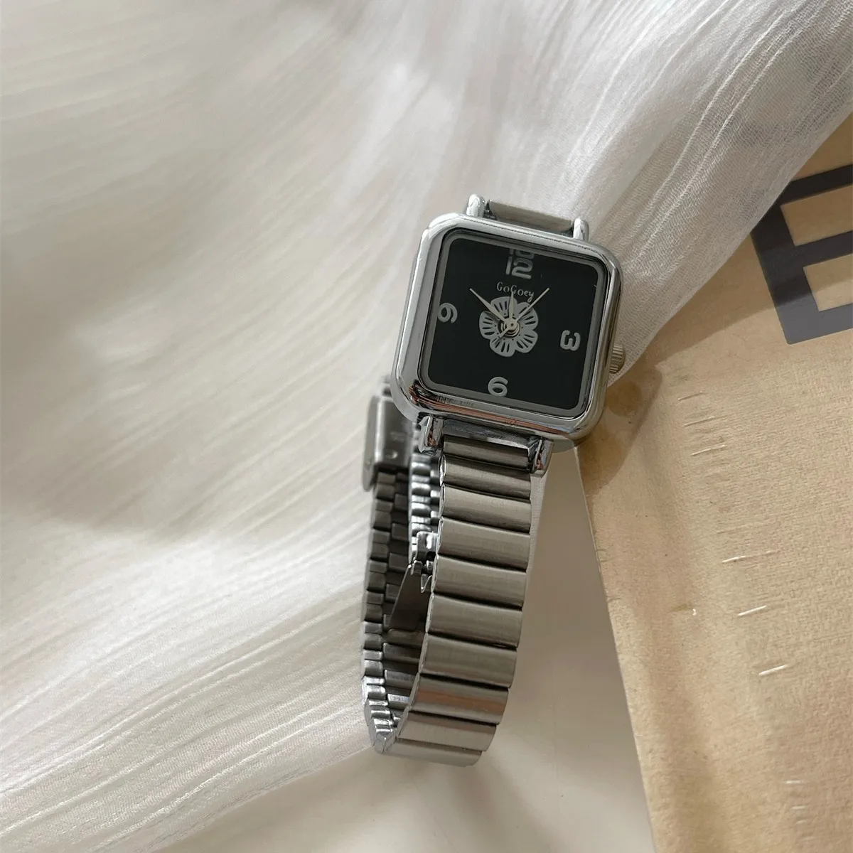 ساعة MAYZHISU النسائية الفاخرة الرجعية المرأة كوارتز الذهب ساعة اليد الفولاذ المقاوم للصدأ مقاوم للماء ساعة الإناث ساعة السيدات