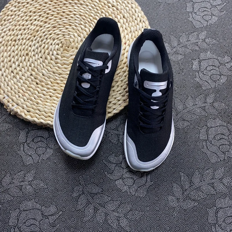 

Couple's Wide-Last Black & Silver Casual Running Shoes with Cushioned Soles, Breathable Mesh, Low-Top Unisex Outdoor Fitness Tra