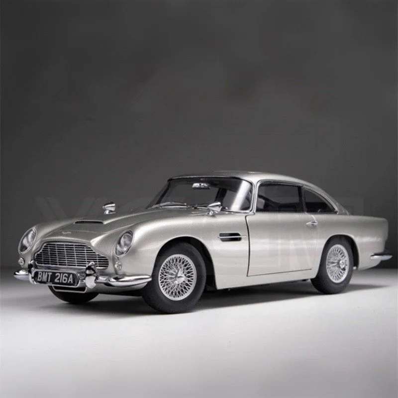 

1:38 DB5 Alloy Classic Sports Car Model Diecasts Metal Retro Racing Vehicles Car Model Simulation Collection Childrens Toys Gift