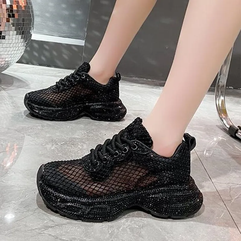 

5,5 см новые синтетические сетчатые кроссовки для папы со стразами, вулканизированные массивные кроссовки для отдыха, блестящие женские повседневные кроссовки на танкетке на платформе, лето-осень