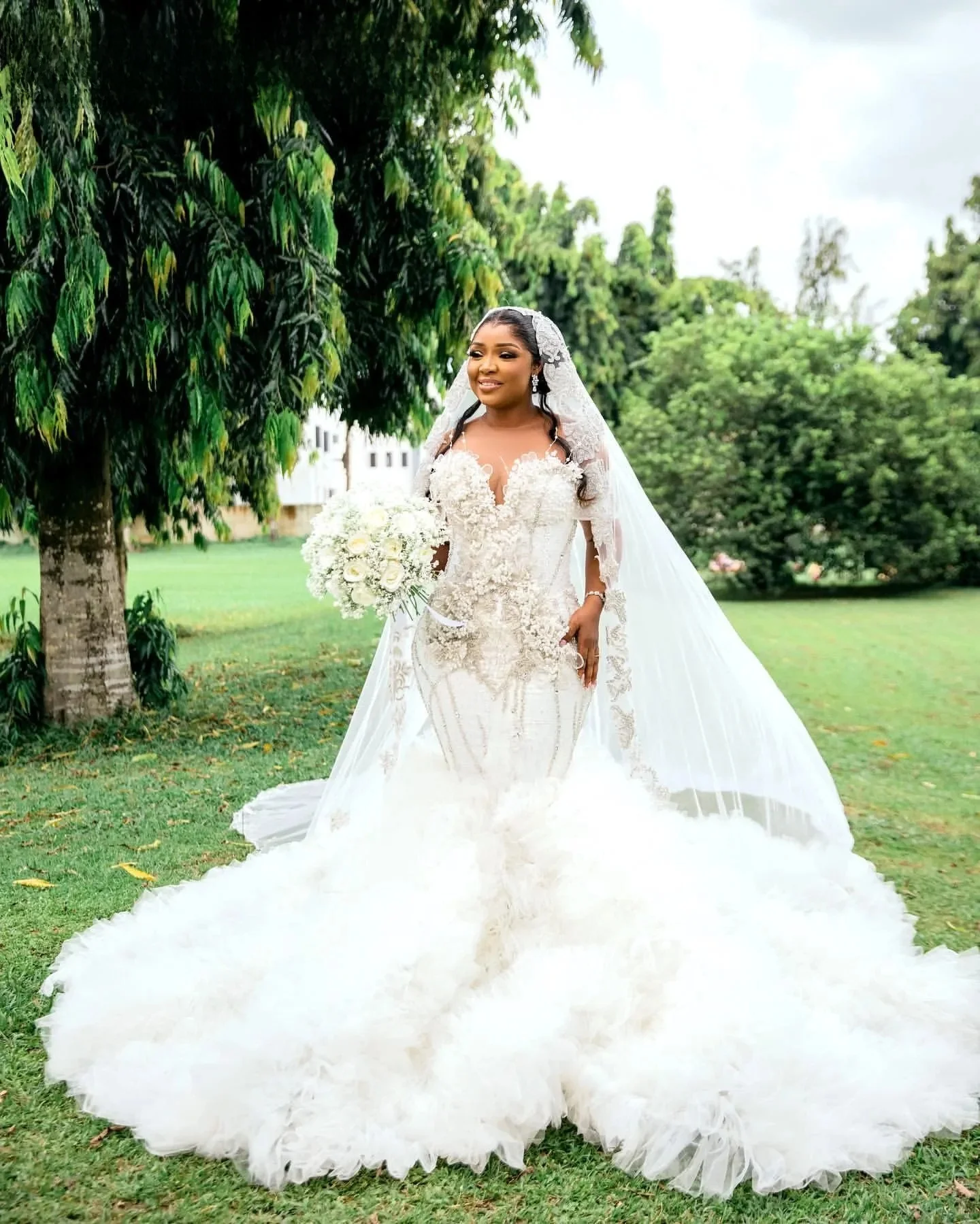 

Customized Arabic Aso Ebi Plus Size Ivory Lace Mermaid Wedding Dress Pearls Flowers Tiers Bridal Gowns Dresses