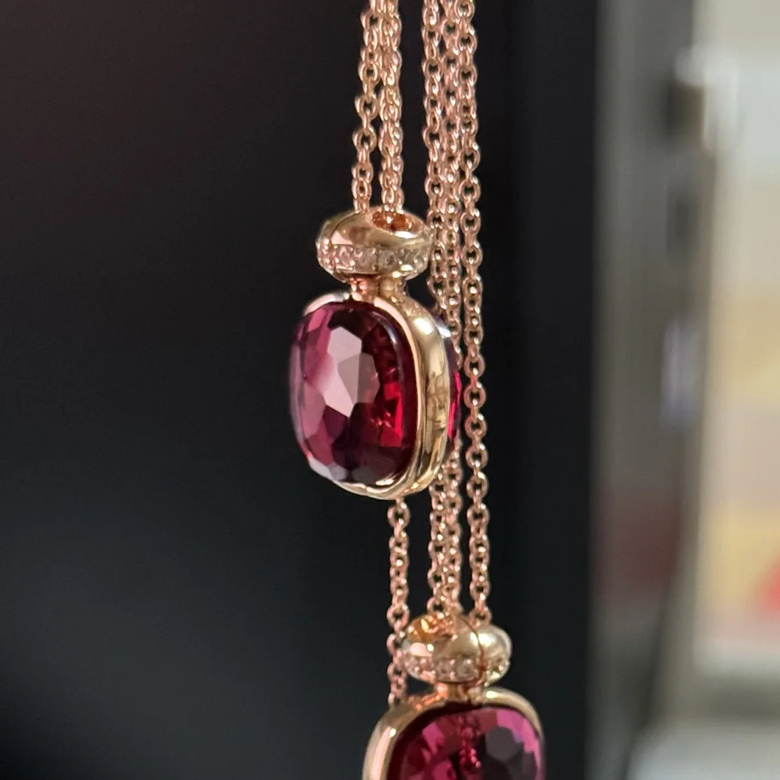 

Classic Candy Crystal Nudo Pendant Necklace for Women Inlay Zircon with Blue Topaz Perfume Bottle Shape Elegant Fashion Jewelry