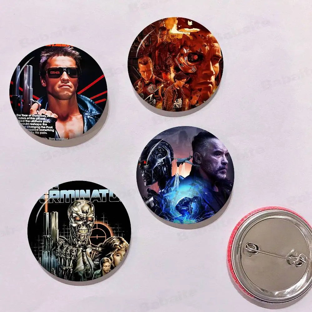 80er Jahre Film TV Der T-T-Terminator Runde Knopfnadeln Slogan Kreative Broschen Rucksack Kleidung Dekoration Mode Cartoon Geschenke