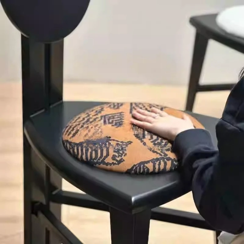 Chaise triangulaire chaise à dossier antique