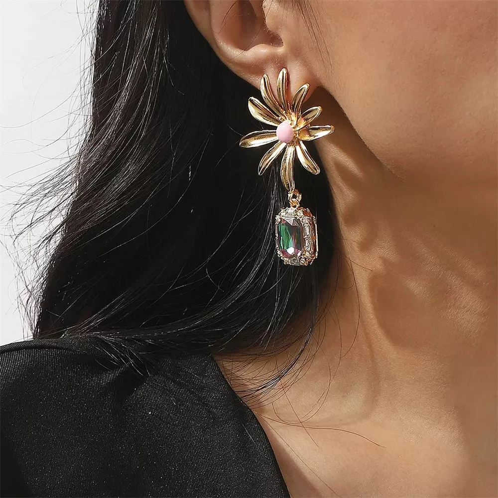 

Exquisite Chrysanthemum CZ Acrylic Crystal Pendant Women's Earrings Luxury Zircon Metal Flower Ear Stud Jewelry Accessories