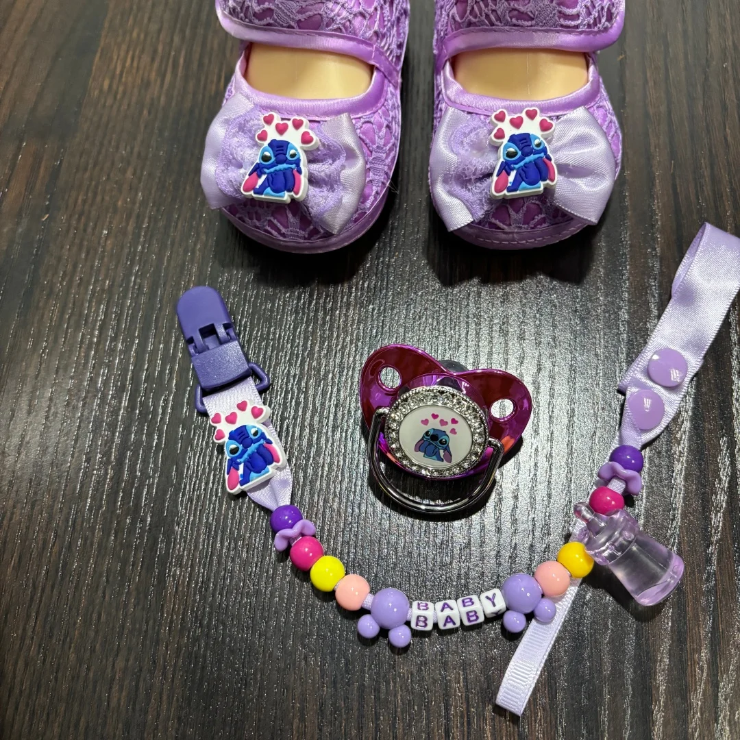 

Cute baby pacifier and durable pacifier holder set suitable for teething Perfect for newborn babies A lovely gift 0-8M