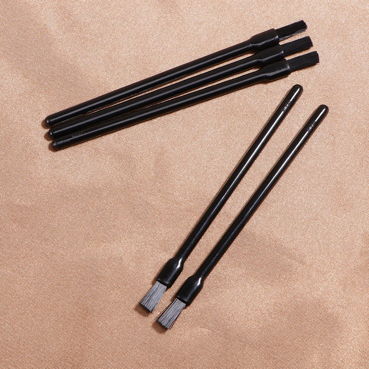 

100 Pcs Nylon Hair Lip Brush Lipstick Applicators Wands Gloss Disapposable Clean