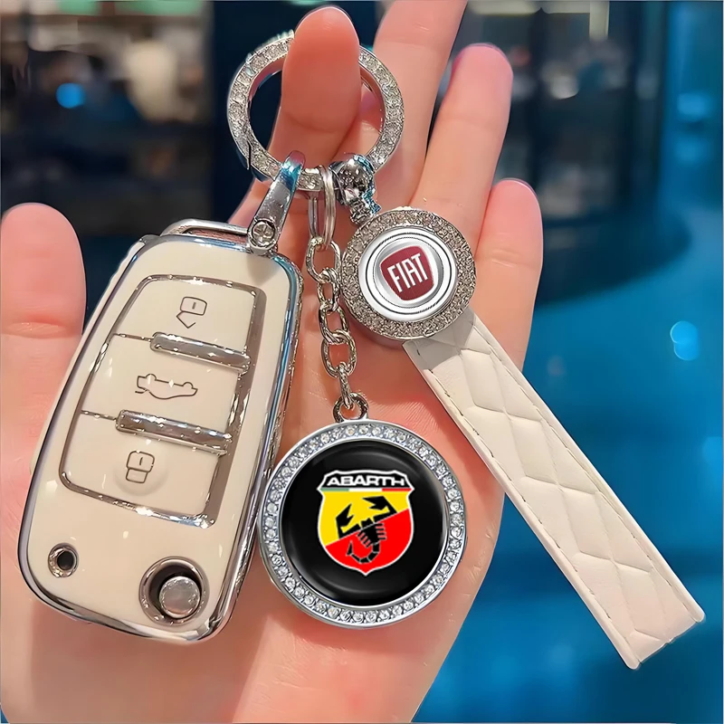 Hochwertiger Auto-Logo-Schlüsselanhänger aus Zinklegierung für Fiat Abarth 500e Panda Tipo Argo Freemont Viaggio Bravo Punto Doblo Pulse