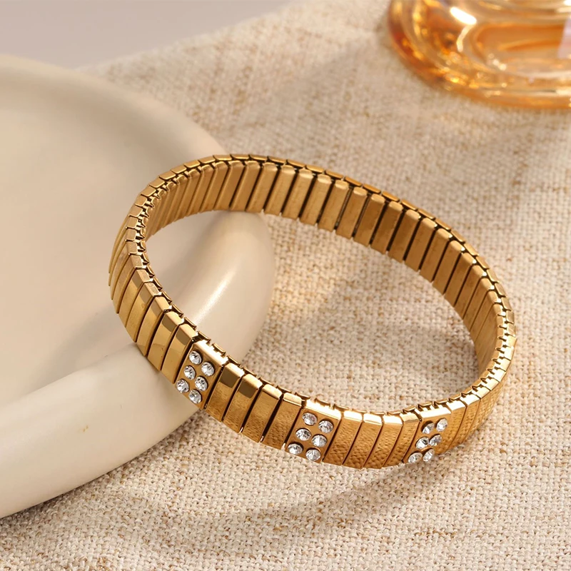 Loe| Women Fashion Stretch Bracelet. Stainless Steel. Heart Pendant. Gold Plated Charms. New