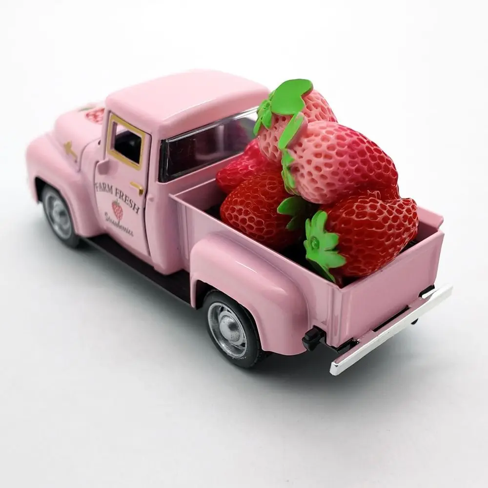 Figurka Vintage Traktor Truskawkowy Dekoracja Sensoryczna Kolekcjonerska Miniatura Samochodu Zabawne Figurki Metalowy Model Miniatury Samochodu