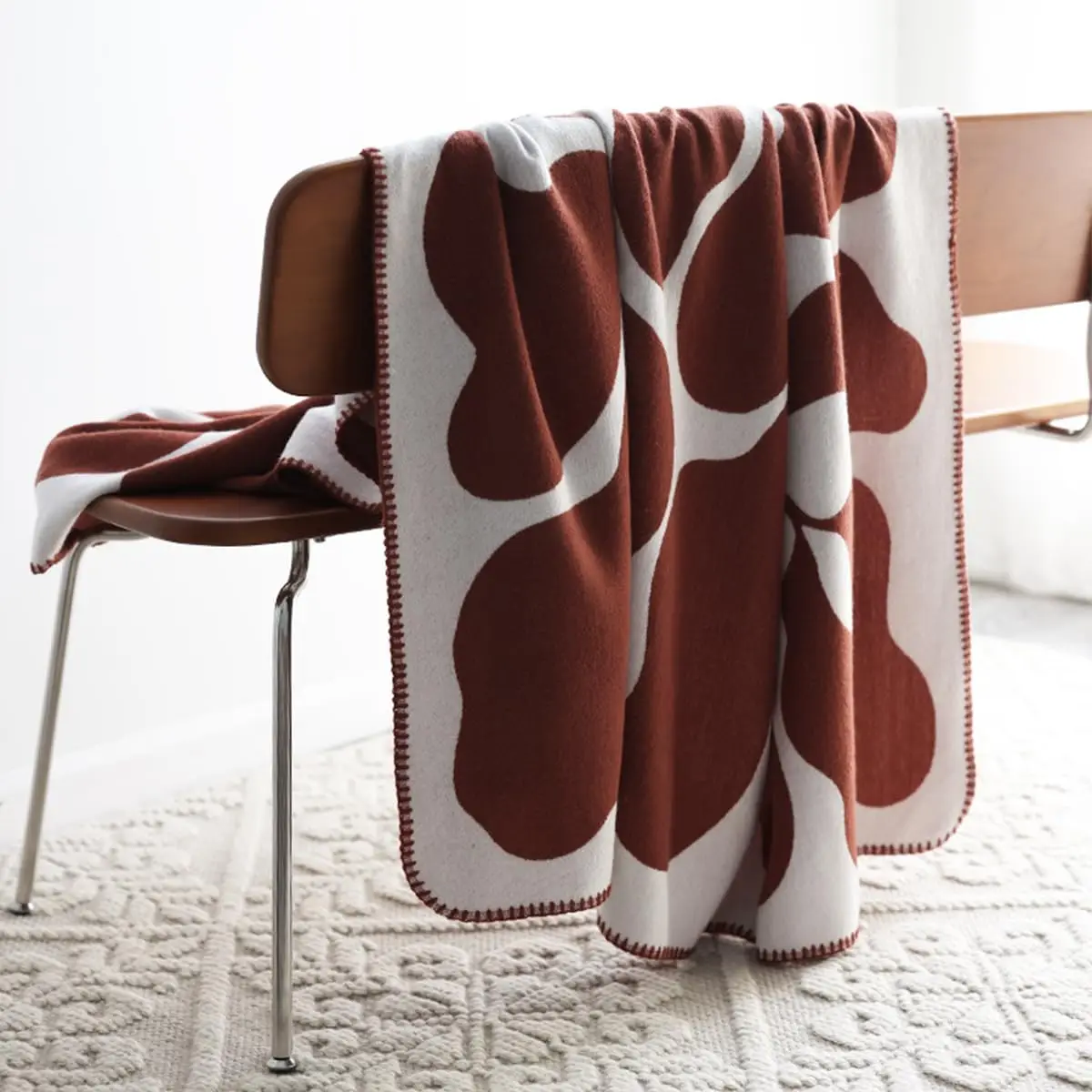 Nordic Abstract Geometric Knit Throw Blanket, Soft Skin‑Friendly Fabric, Stylish Decorative Blanket for Couch Bedroom & Travel