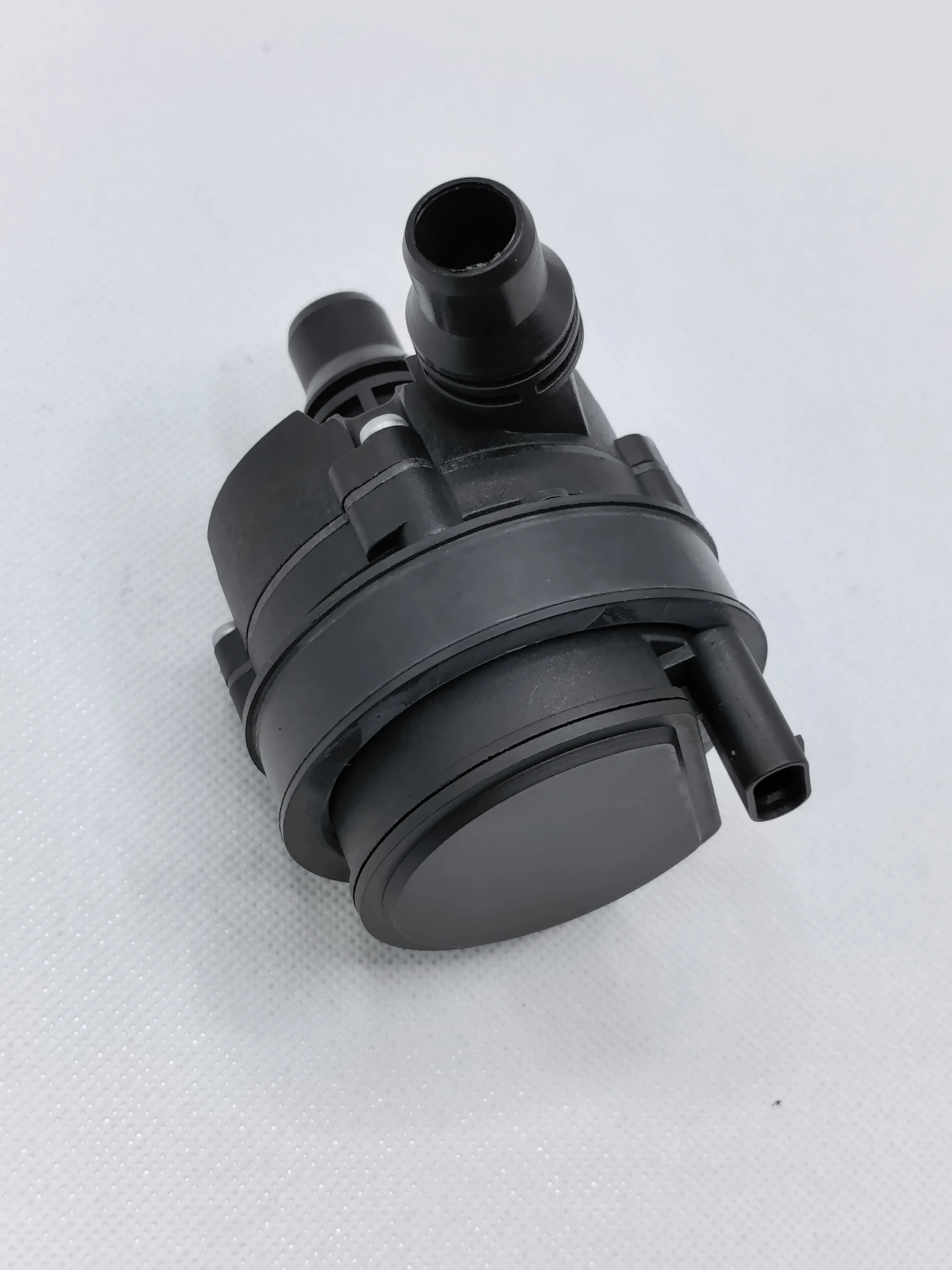 Brand New Water Pump Oe: A0005007600