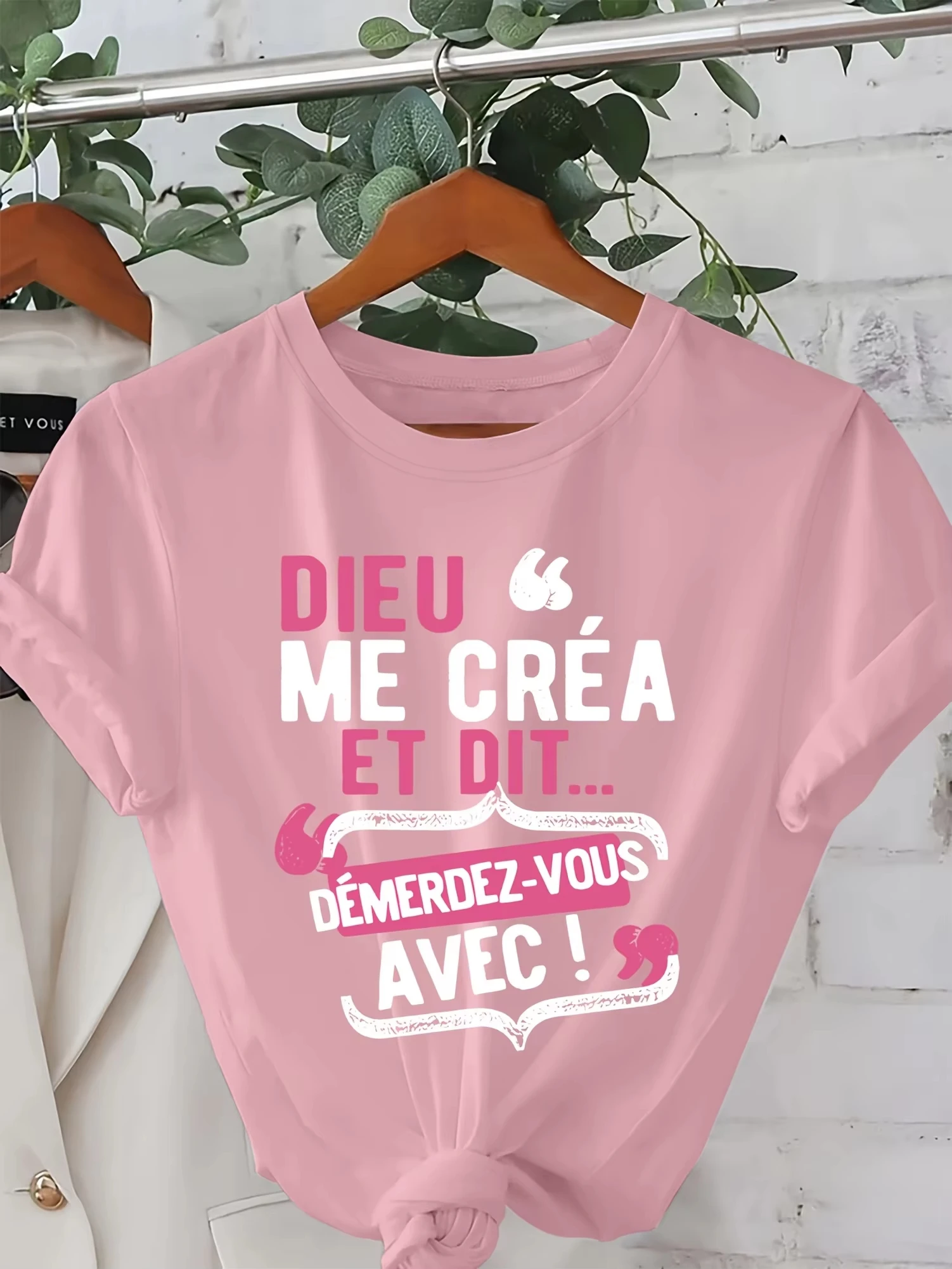 Casual Crew Neck T-Shirt with French Quote 