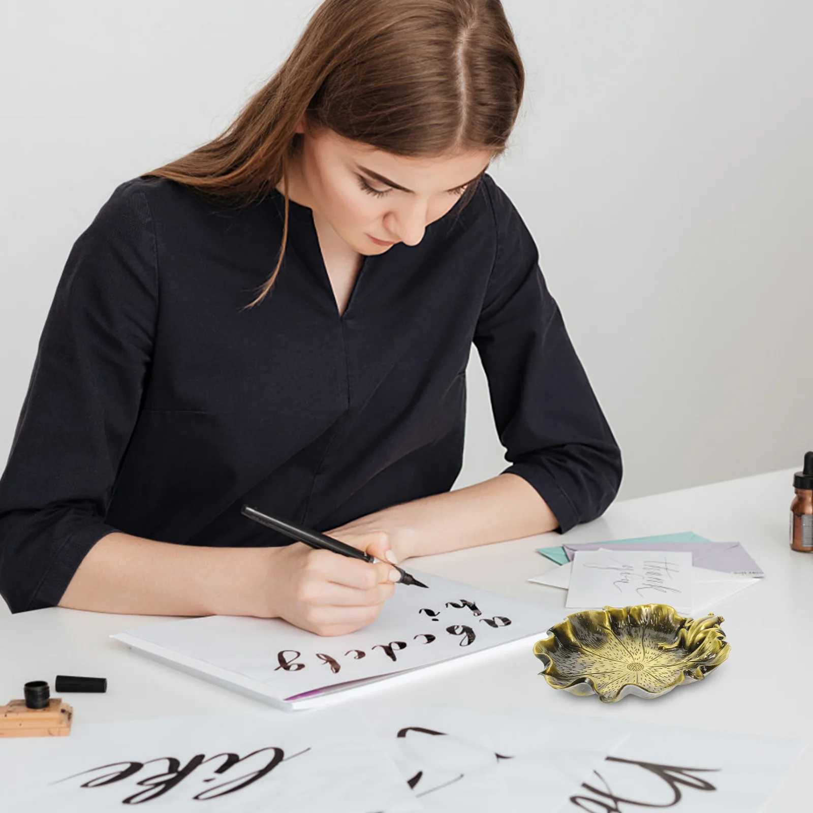 

Frog Metal Pen Washer Multi-Function Ink Tray For Calligraphy Painting Retro Style Lotus-Shaped Inkwell Desktop Accessory