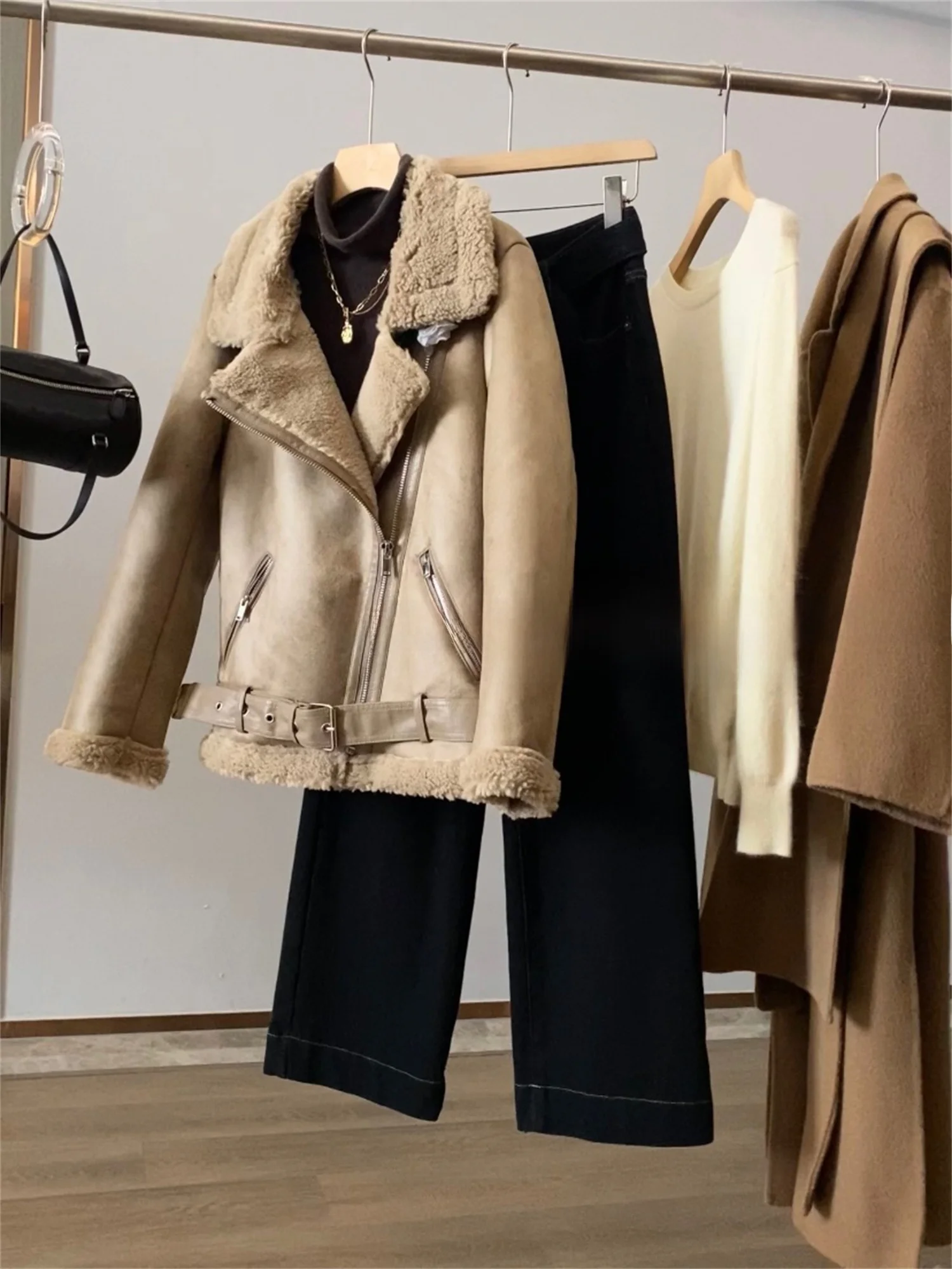 

Утепленная флисовая куртка-косуха в ретро-стиле с поясом, теплая осенне-зимняя женская кожаная куртка с меховой подкладкой