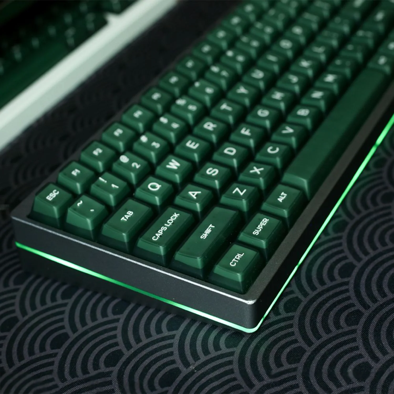 

Semi-transparent Keycaps PBT SA Large Set of 142 Keys Two-color Injection Molding Suitable for 60/84/98/108 Mechanical Keyboards