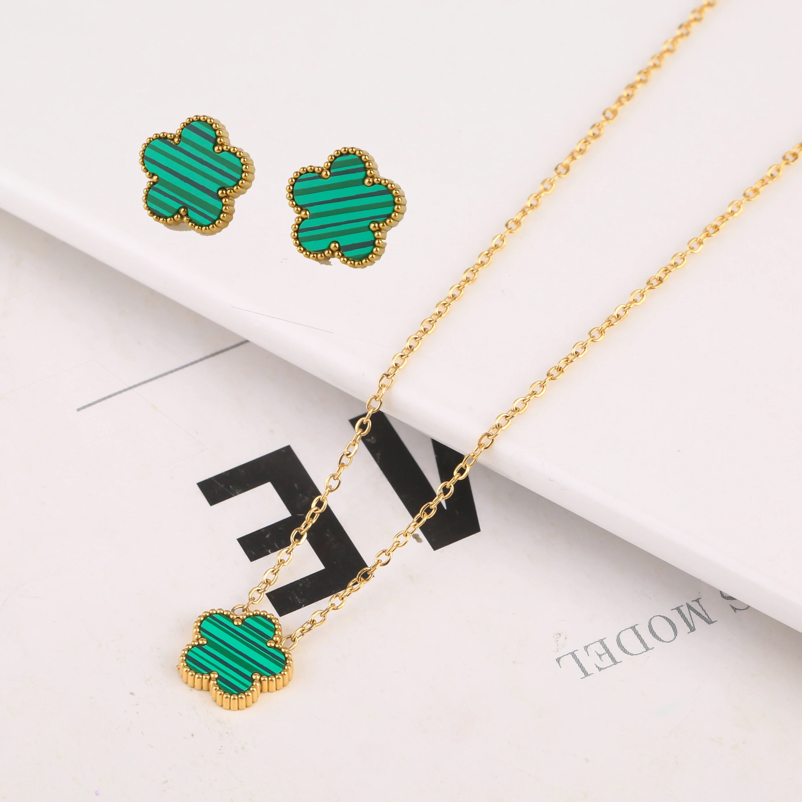 Green 2PC Stainless Steel New Design Plant Five Leaf Flower Petal Pendant Necklace Earrings Jewelry Set Women's Clover 4 Colors