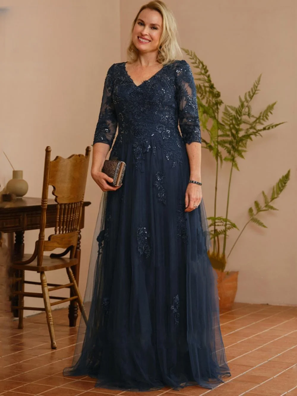 

Customized Elegant V-neck 3/4 Sleeve Mother Of The Bride Dress For Weddings Lace Applique Groom Mother Evening Gown YMD12