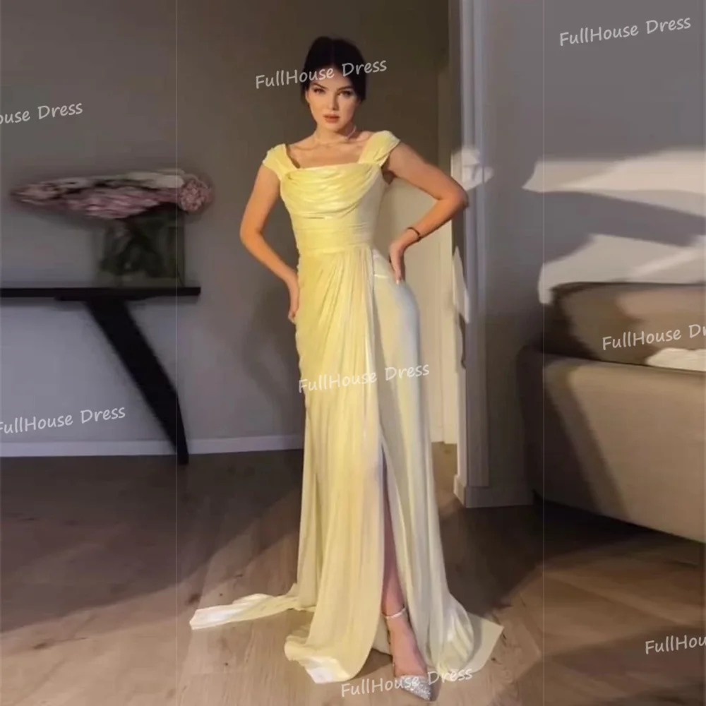 فستان سهرة مستقيم مطوي بأشرطة سباغيتي كلاسيكية مصنوع حسب الطلب بدون ظهر وفتحة جانبية بطول الأرض مع قطار