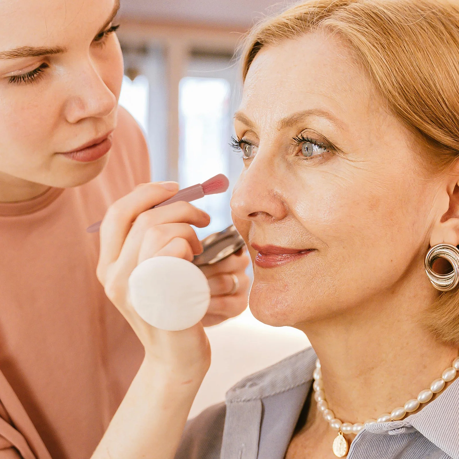 

1Set Portable Makeup Brush Set Travel Size Beauty Tool with Built-in Mirror Essential for Powder Foundation Eyeshadow Daily Use