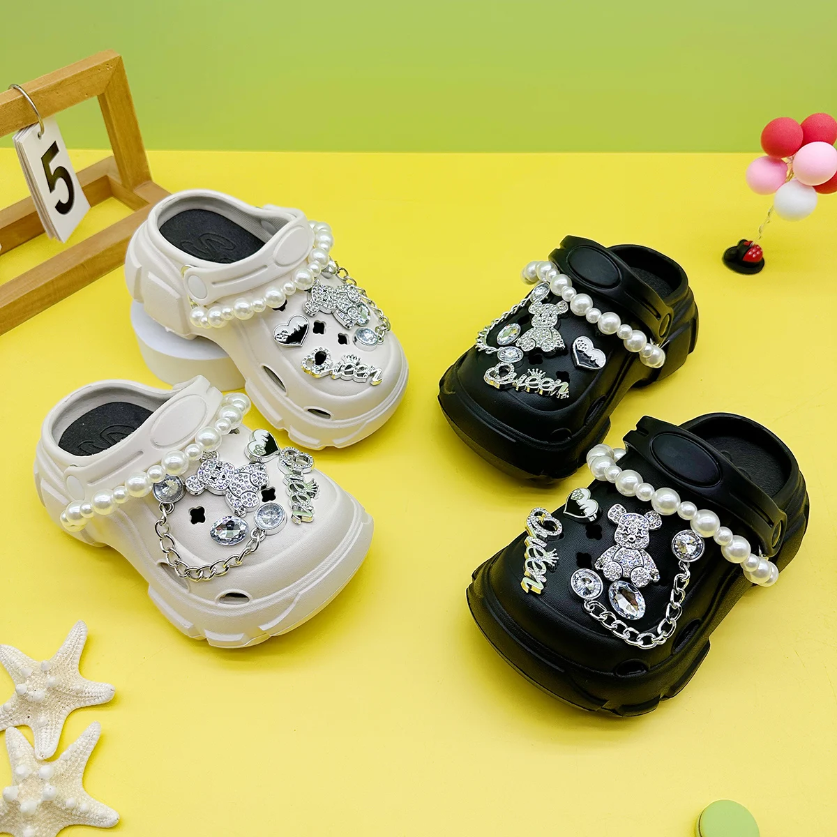

New Fashionable and Versatile Pearl Chain Silver Diamond Bear Hole Shoes Soft Sole Non-Slip Toe Sandals Boys and Girls Slippers 606