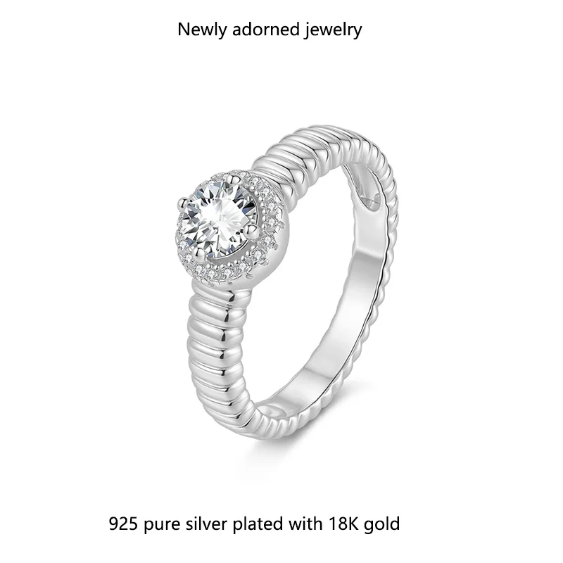

A cross-border European and American new style vintage court ring featuring a 0.5-carat moissanite set in a four-prong setting w