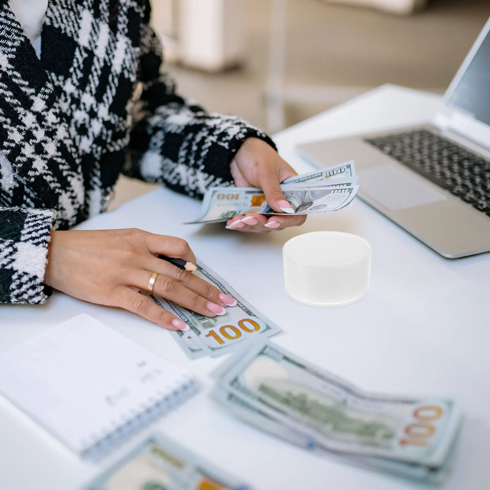 4Pcs Non-Slip Fingertip Moistener Sponge Cup for Grip Paper Cashier Must Have Accessory Fingertip Moistener Sponge Wet Finger