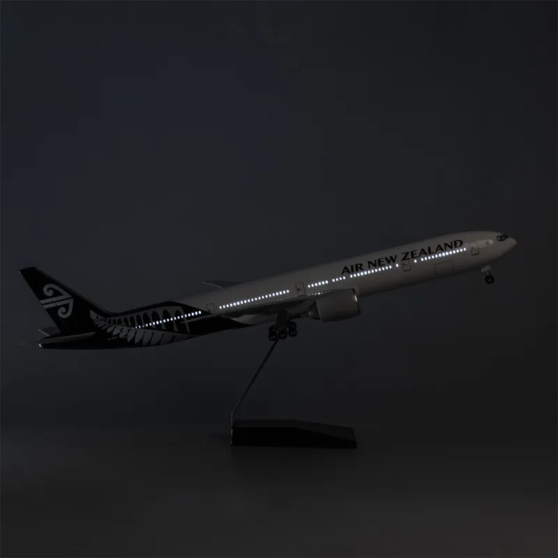 1/157 Scale 47cm Boeing 777 Diecast Model Air New Zealand Airlines Resin Plane With Light Airplane Collection Display Toys Gift