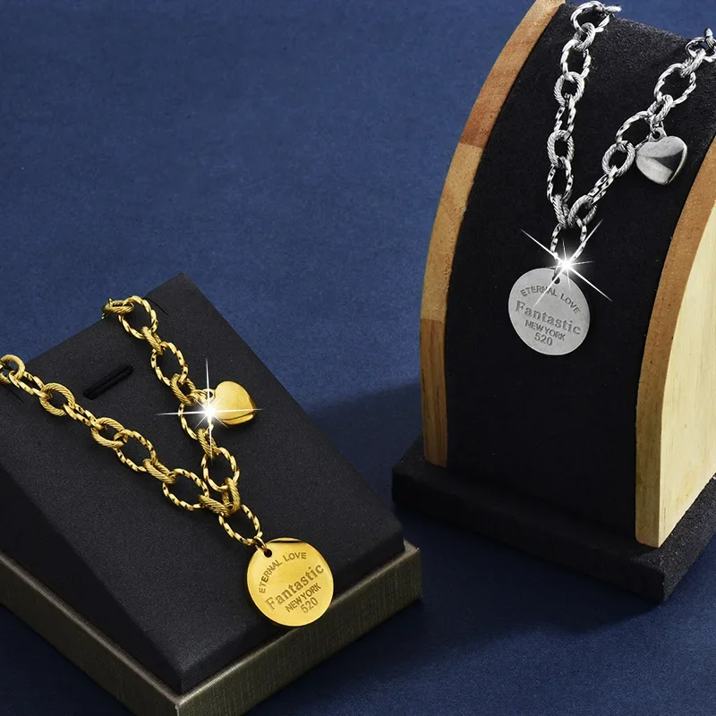 

Titanium steel universal thick chain spliced necklace, collarbone chain, female heart geometric round plate pendant necklace