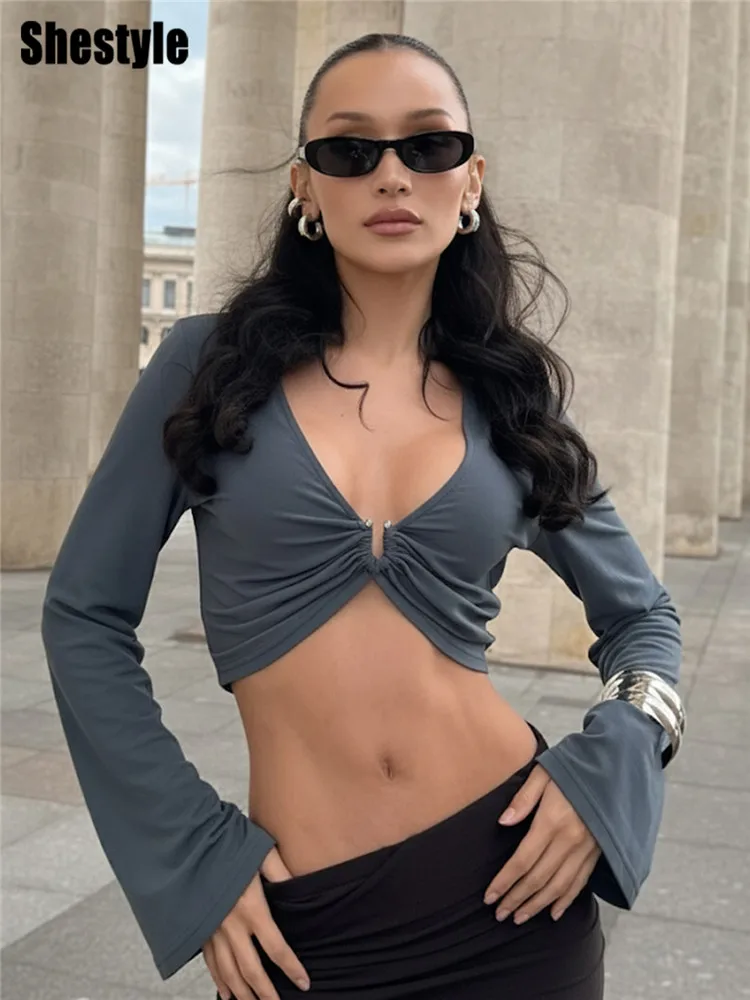 

Shestyle уличная одежда с v-образным вырезом, укороченные топы, женские расклешенные рукава с запахом, серое кольцо, популярные футболки в стиле хип-хоп Y2K, гламурные повседневные потрясающие