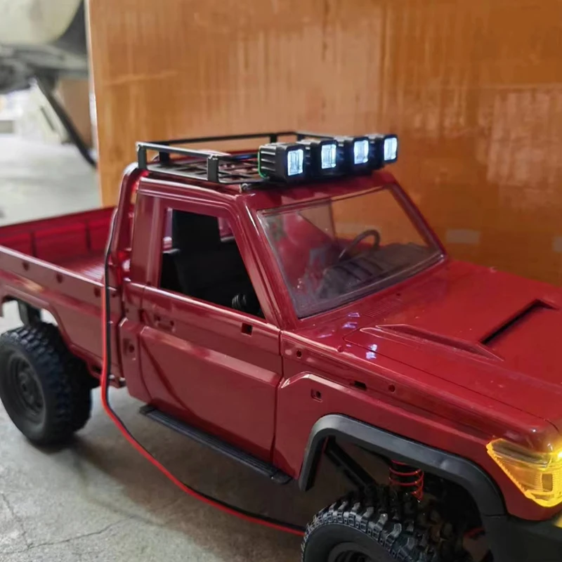 Portapacchi incorporato con luce LED in metallo Premium MN82: aggiorna il tuo modello di auto RC oggi