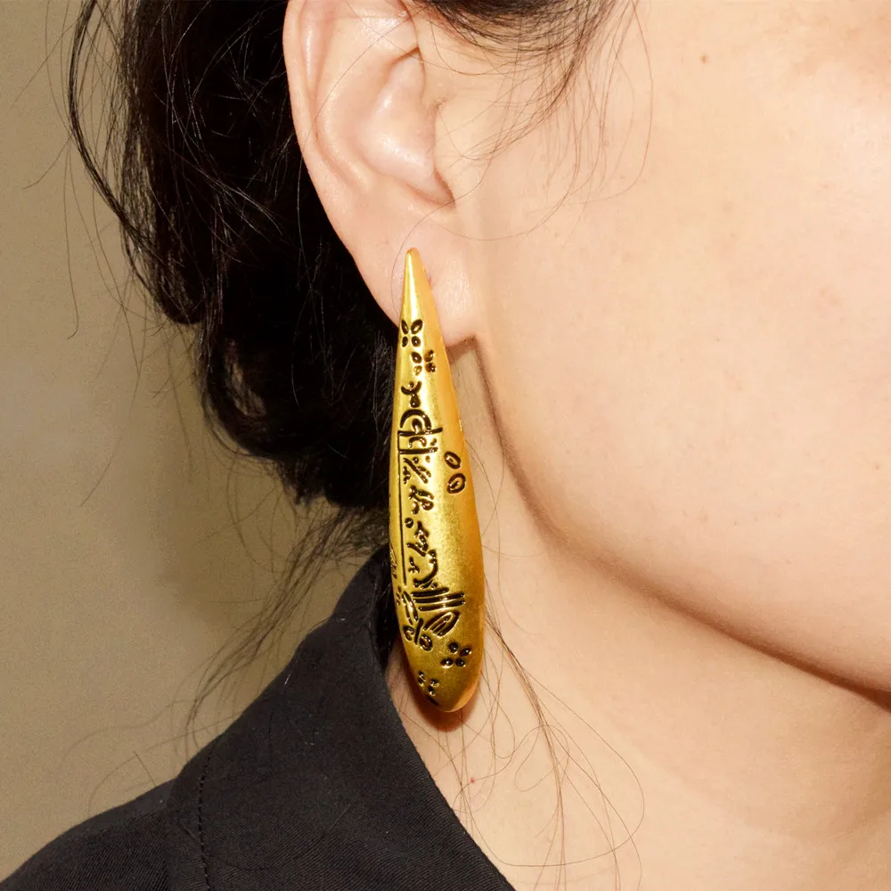 Vintage-Ohrringe aus ethnischer Metalllegierung mit geschnitztem Symbol und Wassertropfen-Motiv für Damen, wunderschönes Statement-Accessoire