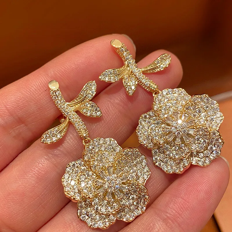 

Exquisite Elegant Flower Light Luxury New Zircon Long Earrings