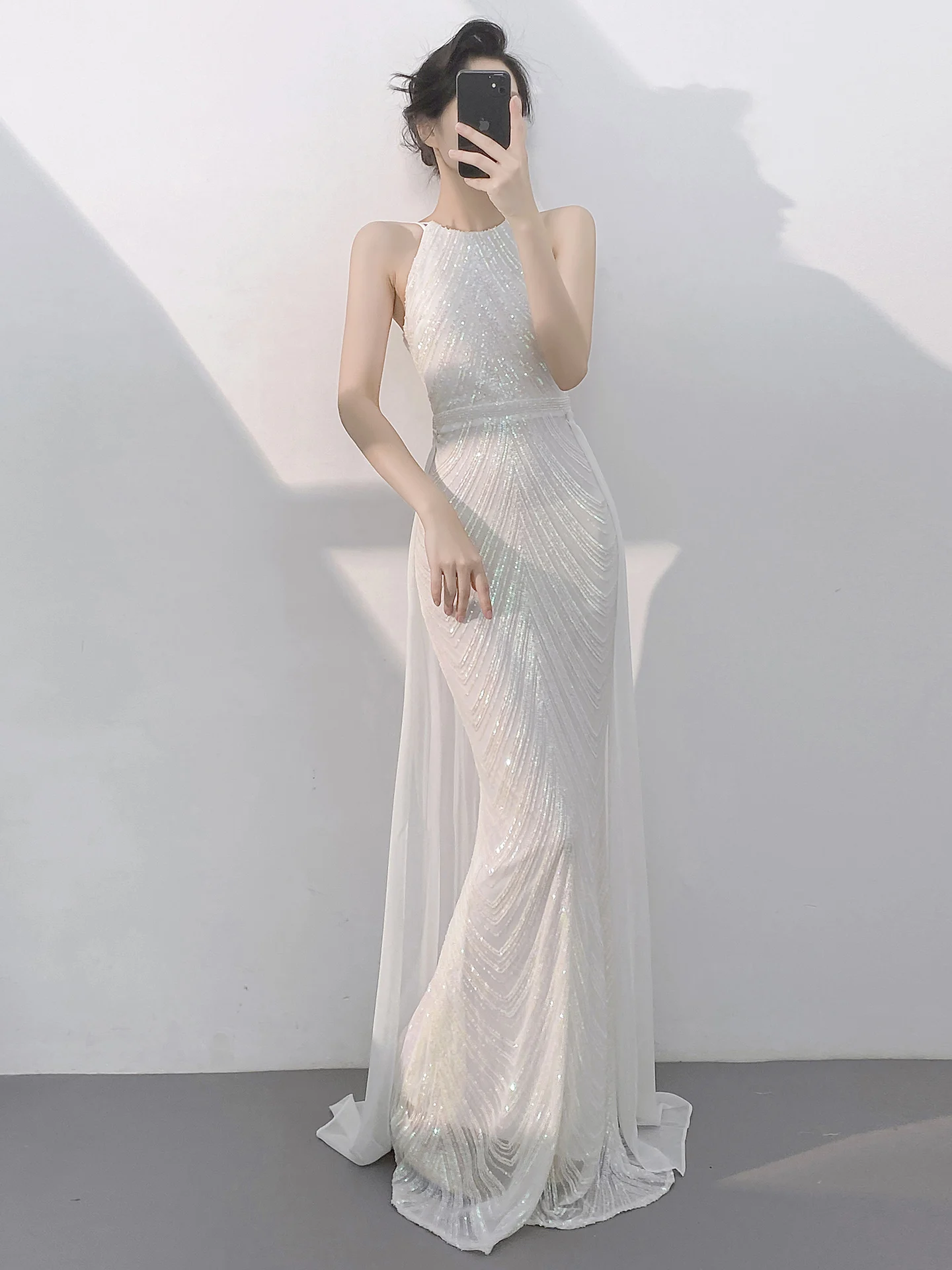 

Белое вечернее платье женское 2025 года, новинка, для ведущих, с пайетками, фасон «русалка», класса люкс, с вырезом халтер