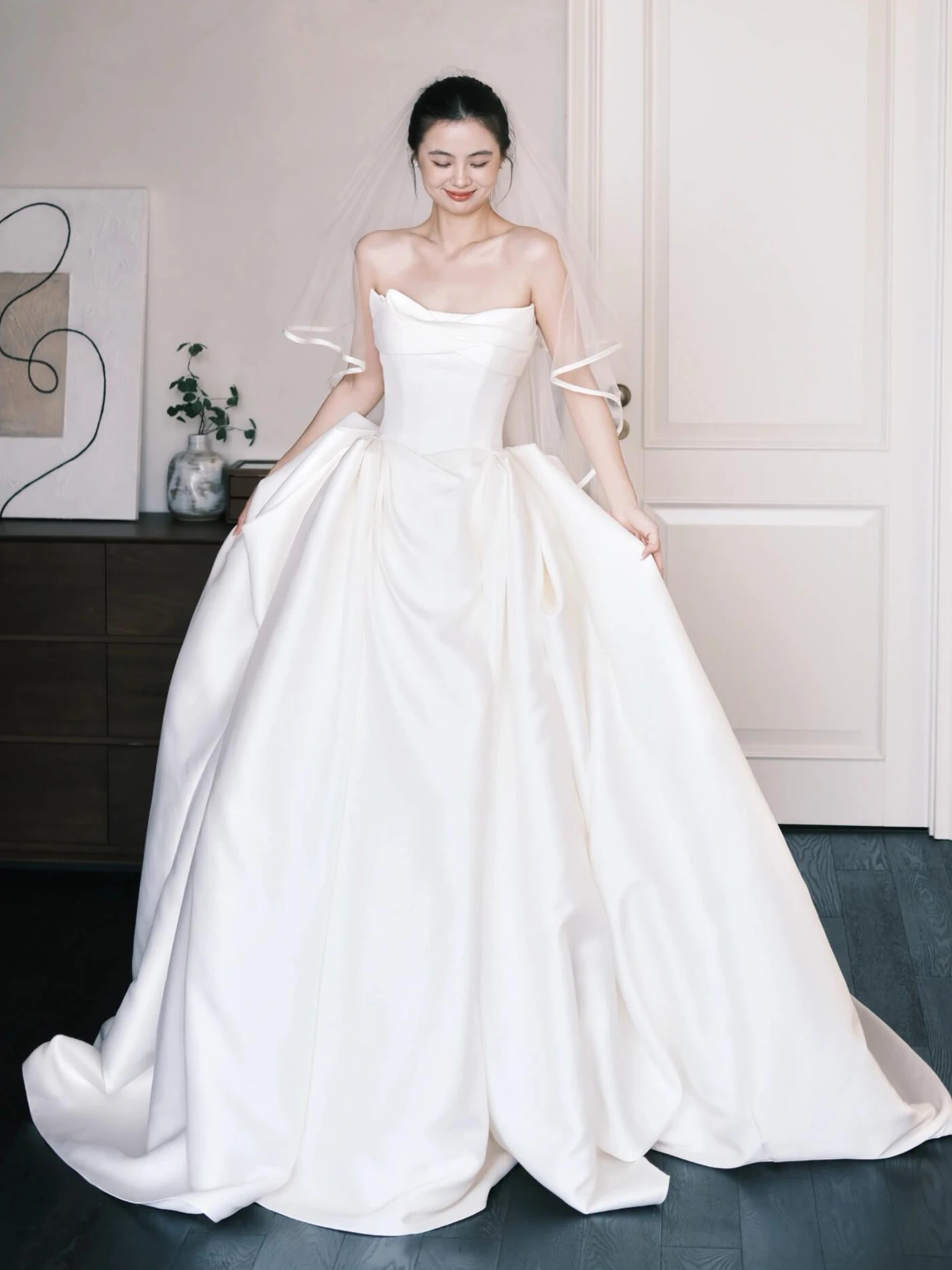 

Ele Simple White Bridal Gown with Train Lightweight Satin Strapl Dr for Wedding Entrance Fem Faionable Long Dr
