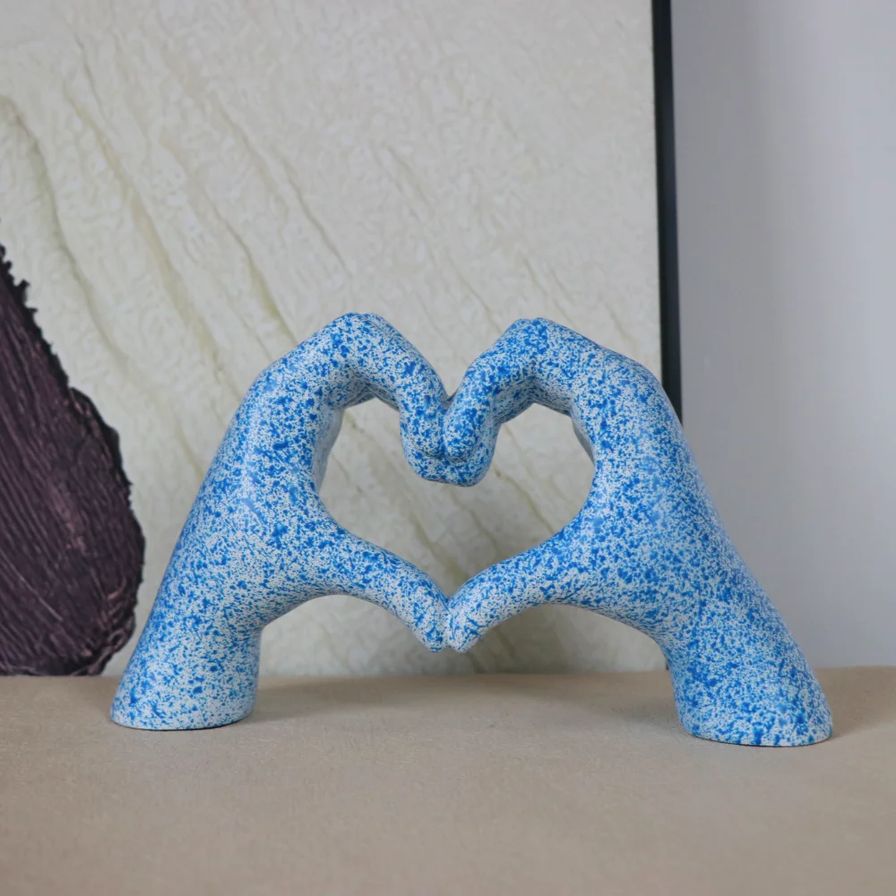 

25cm Vintage Hand Model Statue Heart Shape Love Sculptures Couple Gift Desktop Decor Accessories Room Interior Ornament Gesture
