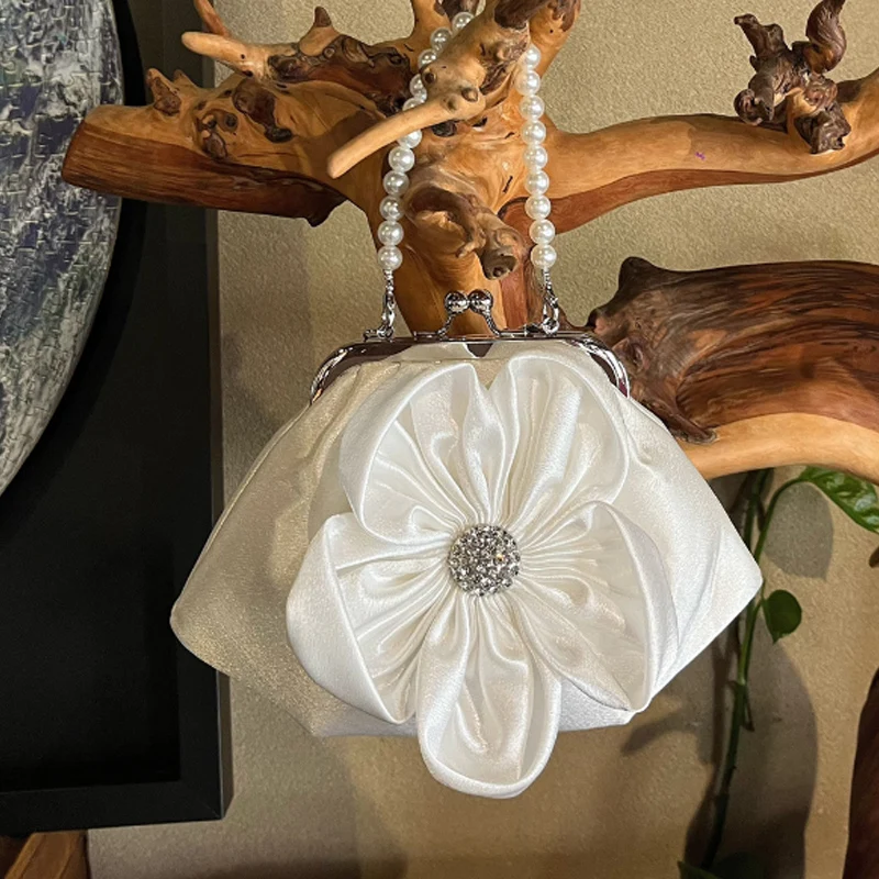 Luxury Pearl Women Handbag Five Petal Flower White Palace Banquet Bag Clutch Bag Women's Bag